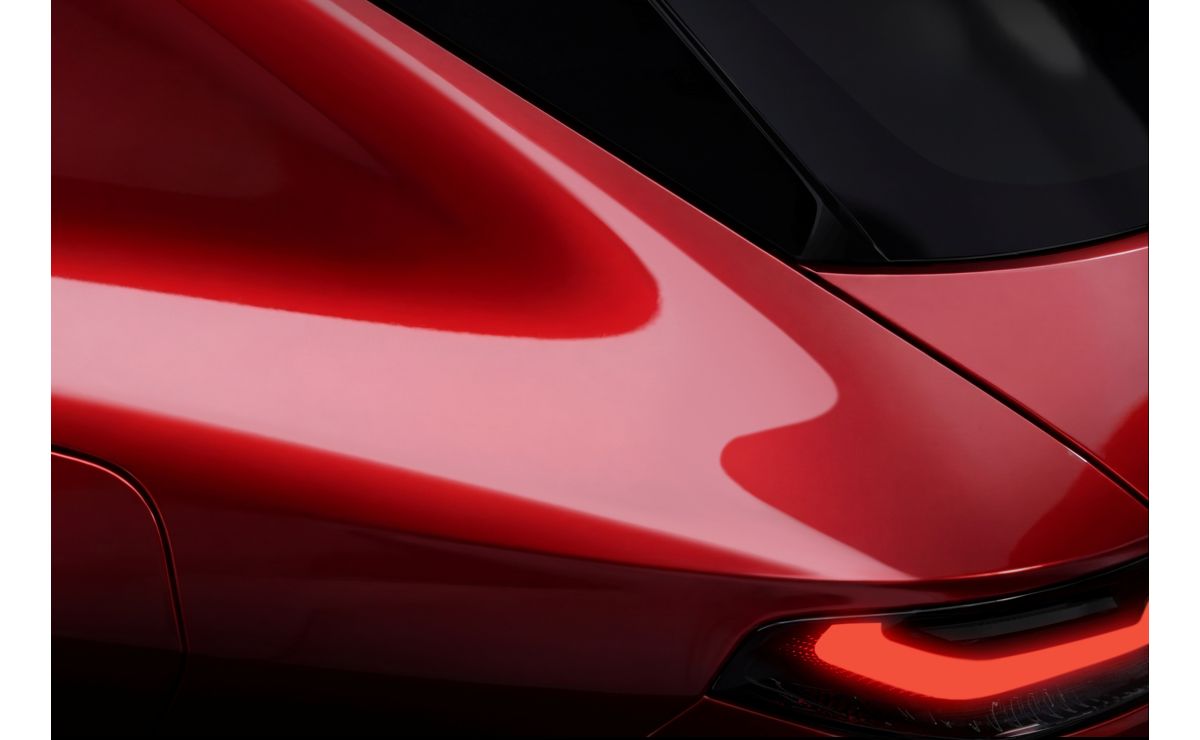 Alfa Romeo — zbliżenie na tylny błotnik, słupek C i lampę tylną nowego SUV-a segmentu C, czerwony lakier