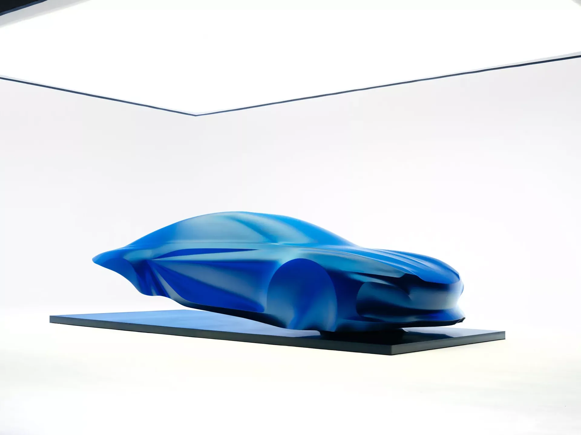 Alpine A110 — rzeźba, bok, jasne tło