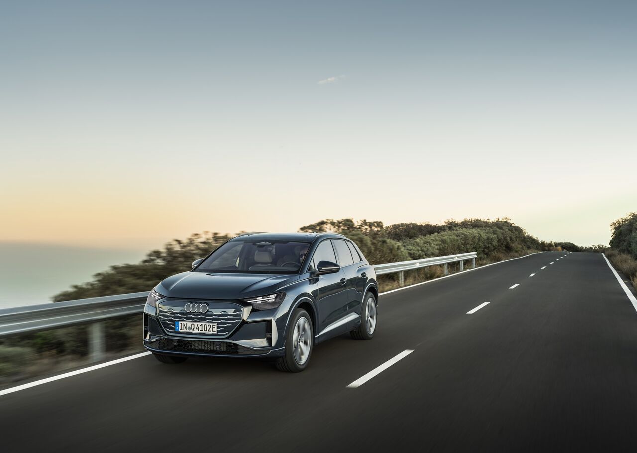 Audi Q4 e-tron — przód, ujęcie zewnętrzne 3/4 po aktualizacji