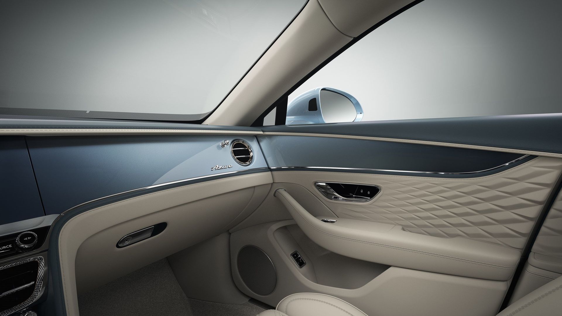 Bentley Mulliner — wnętrze, panel drzwi w niebieskiej skórze z kremowymi przeszyciami