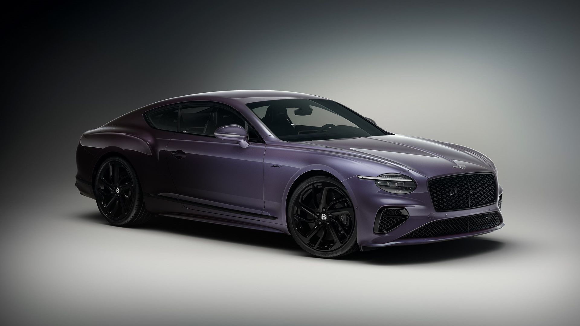 Bentley Continental GT Mulliner — przód 3/4, fioletowy lakier, czarne felgi, studio