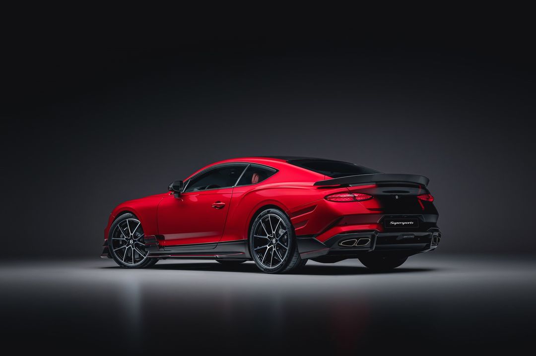 Bentley Supersports Mulliner — tył i bok, spoiler oraz poczwórne końcówki wydechu