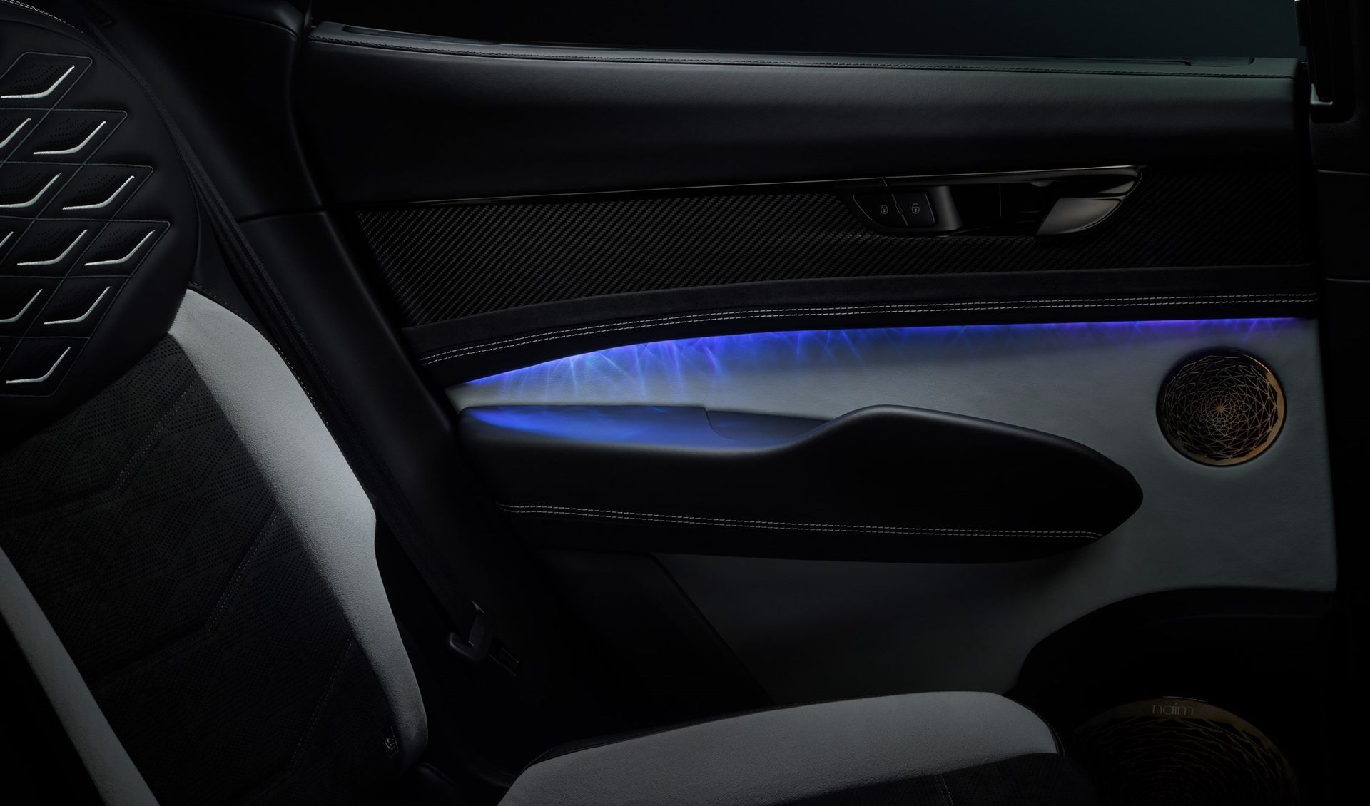 Bentley — wnętrze: panel drzwi z podświetleniem LED
