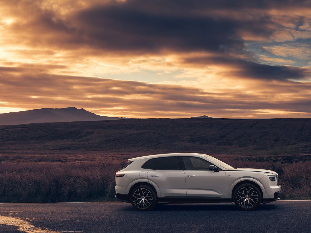 Bentley Torcal First Edition — bok, ujęcie zewnętrzne