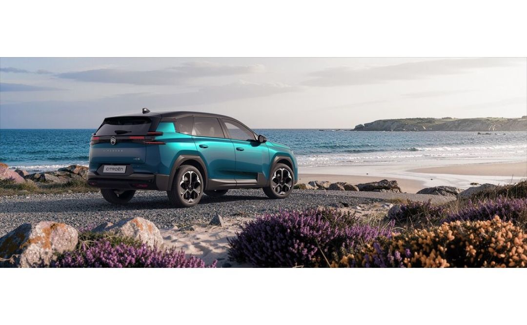 Citroën C5 Aircross Émeraude — bok, plaża