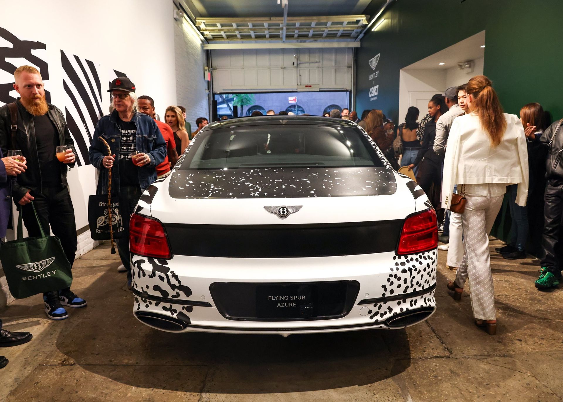 Bentley Flying Spur Azure — tył, pokaz w Nowym Jorku