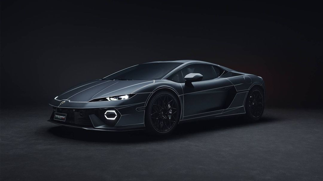 Lamborghini Temerario — przód i bok 3/4, studyjne ujęcie na ciemnym tle