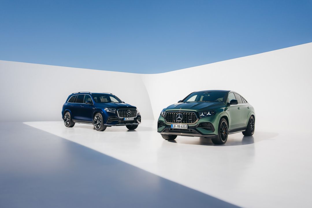 Mercedes-AMG GLE 63 S Coupe i GLS 63 — przód 3/4, studyjne zdjęcie obu modeli