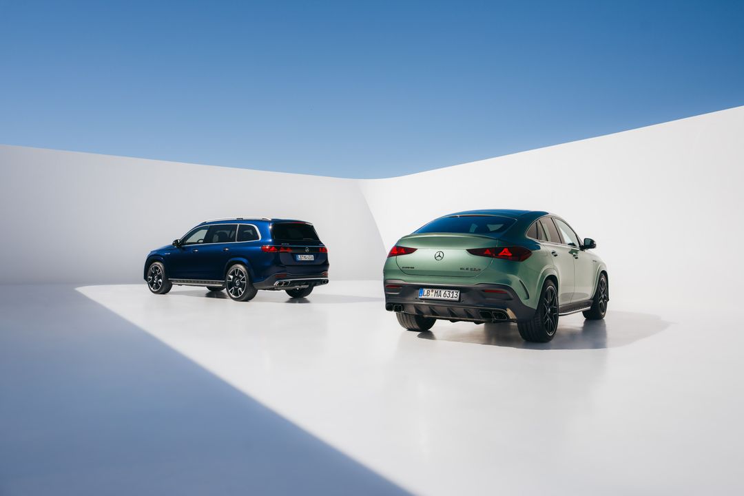 Mercedes-AMG GLE 63 S Coupe i GLS 63 — tył, studyjne zdjęcie obu modeli