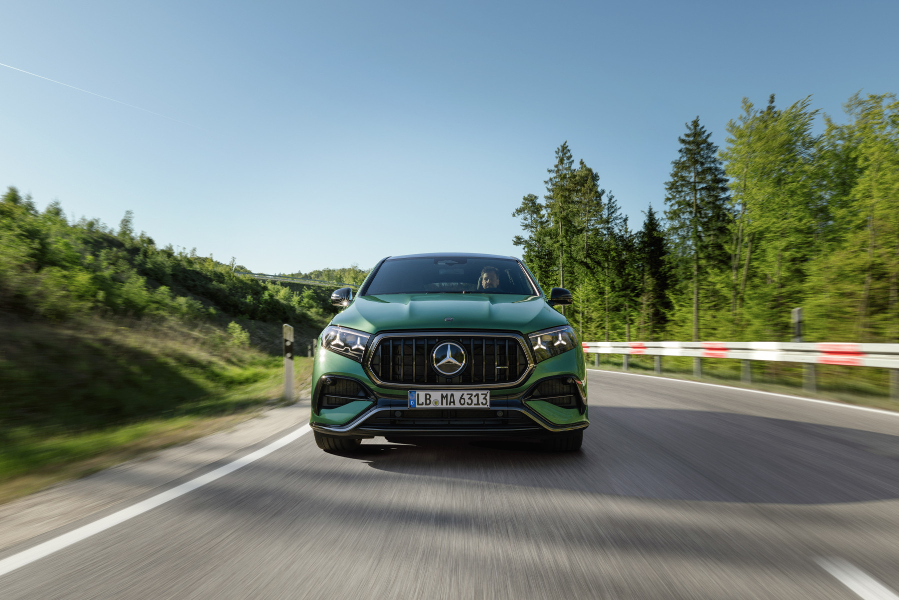 Mercedes-AMG GLE 63 S Coupe — przód, jazda leśną drogą