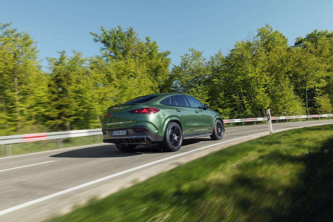 Mercedes-AMG GLE 63 S Coupe — bok, dynamiczne pokonywanie zakrętu