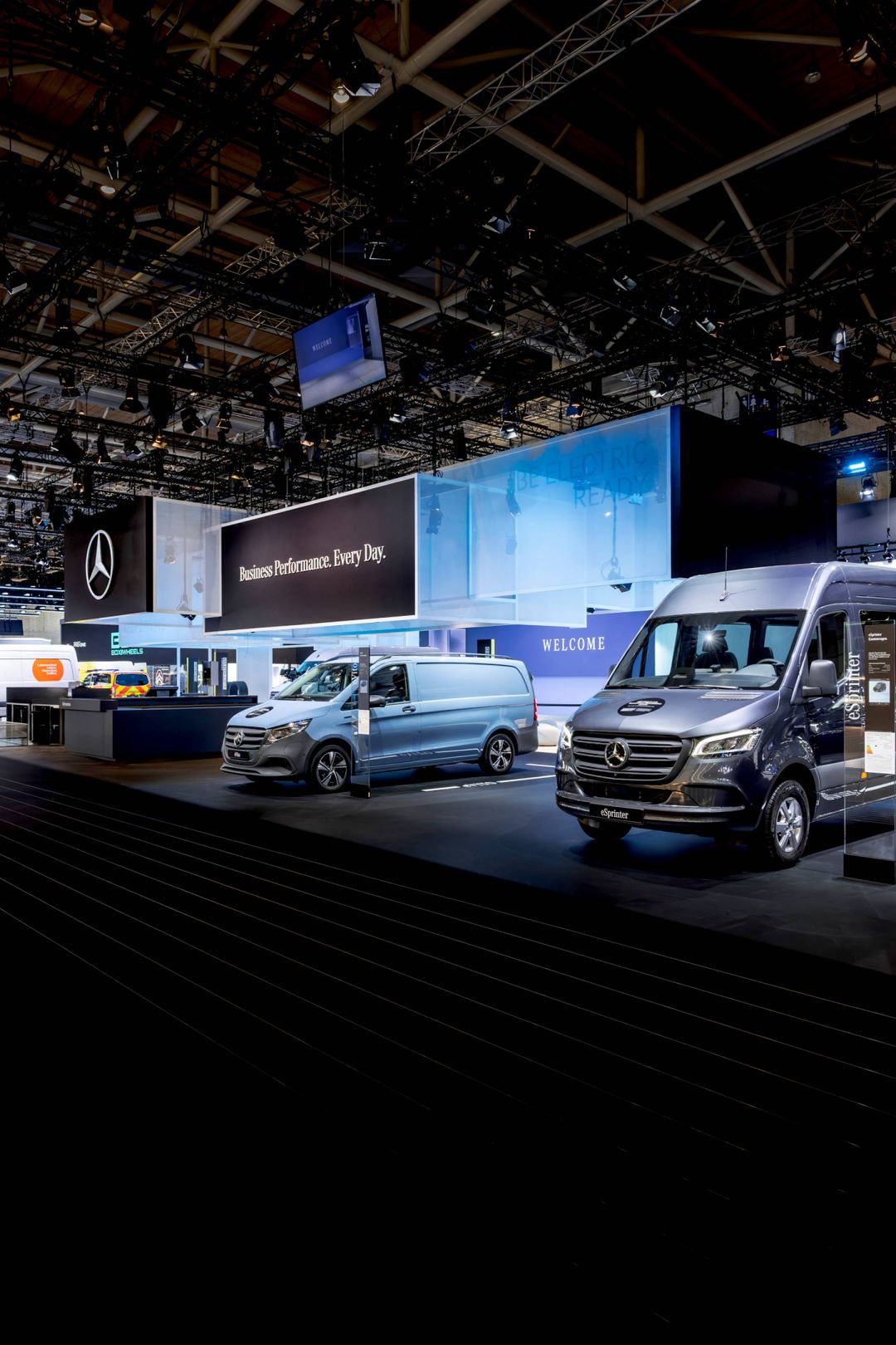 Mercedes Sprinter i V-Class — przód, wystawa IAA