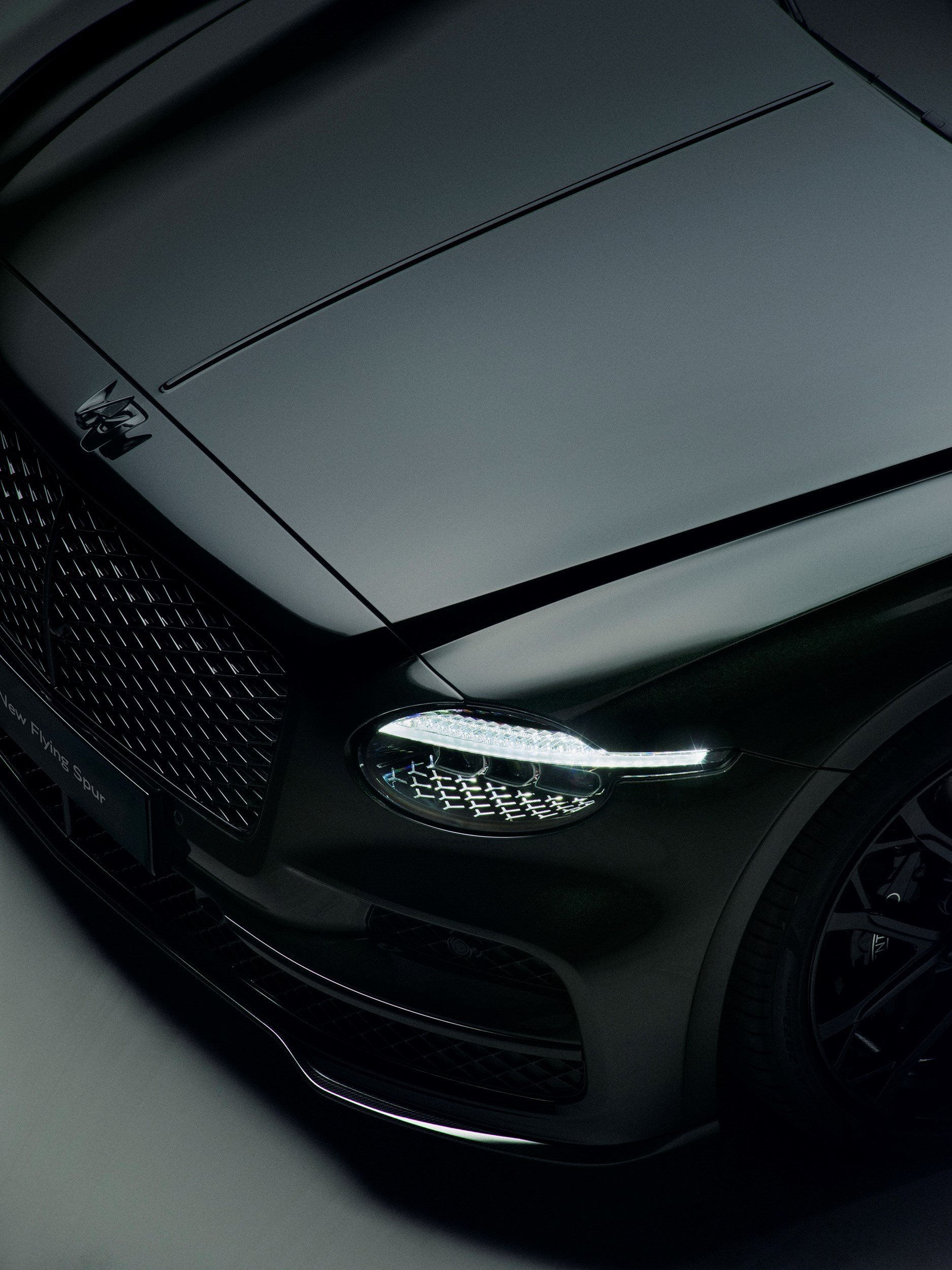Bentley Flying Spur S — detal maski i reflektora