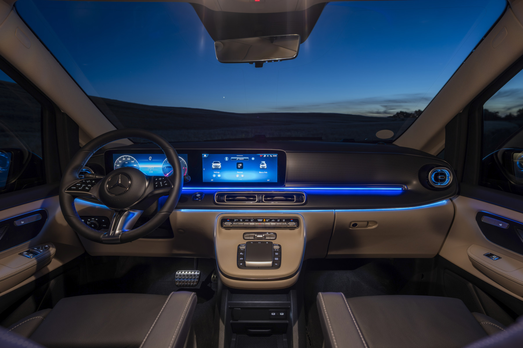 Mercedes-Benz Marco Polo — wnętrze, kokpit z podświetleniem ambientowym
