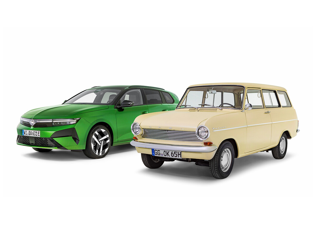 Opel Astra Sports Tourer nowej generacji i klasyczny Opel Kadett Caravan — zestawienie dwóch epok, widok od przodu (alternatywny kadr)