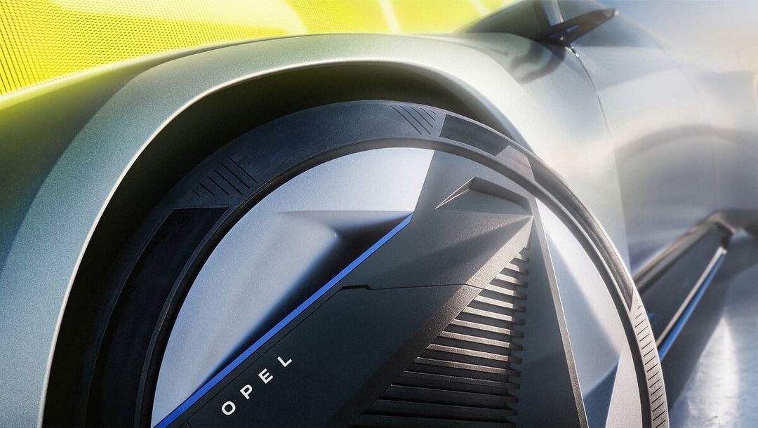 Opel STX Concept — detal koła z logo OPEL