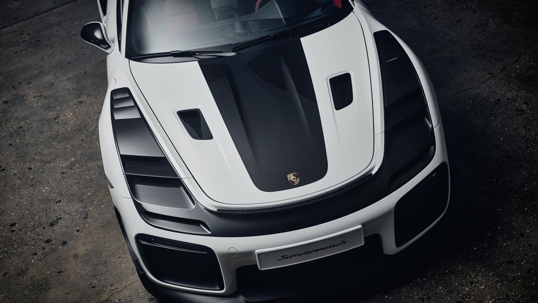 Porsche 911 GT2 RS Flachbau RS — widok z góry na maskę i przednie wloty powietrza