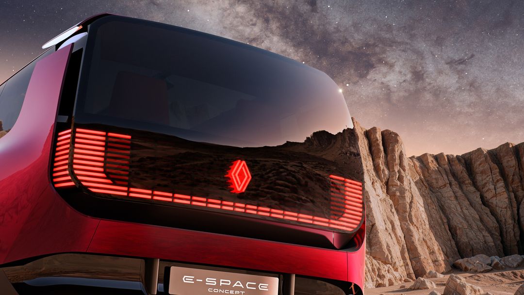 Renault E-Space Concept — tył, drzwi otwarte z oświetleniem