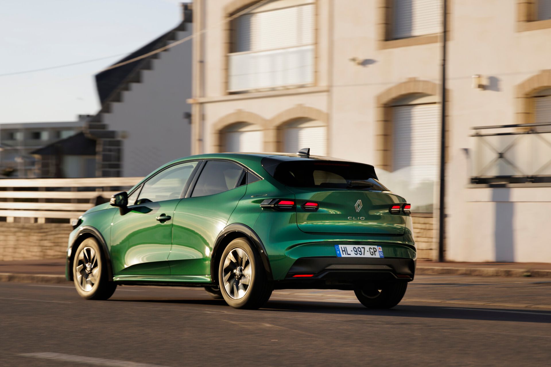 Renault Symbioz Eco-G 120 — bok, pełny profil