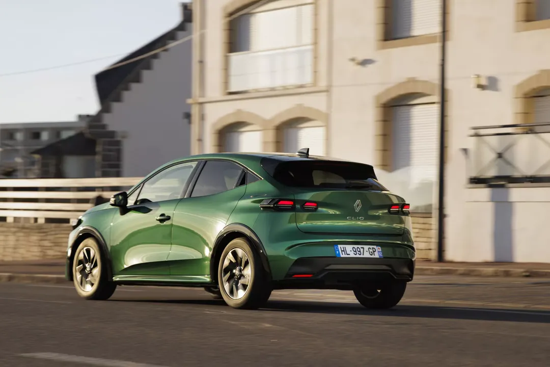 Renault Clio Eco-G 120 — bok, profil nadwozia
