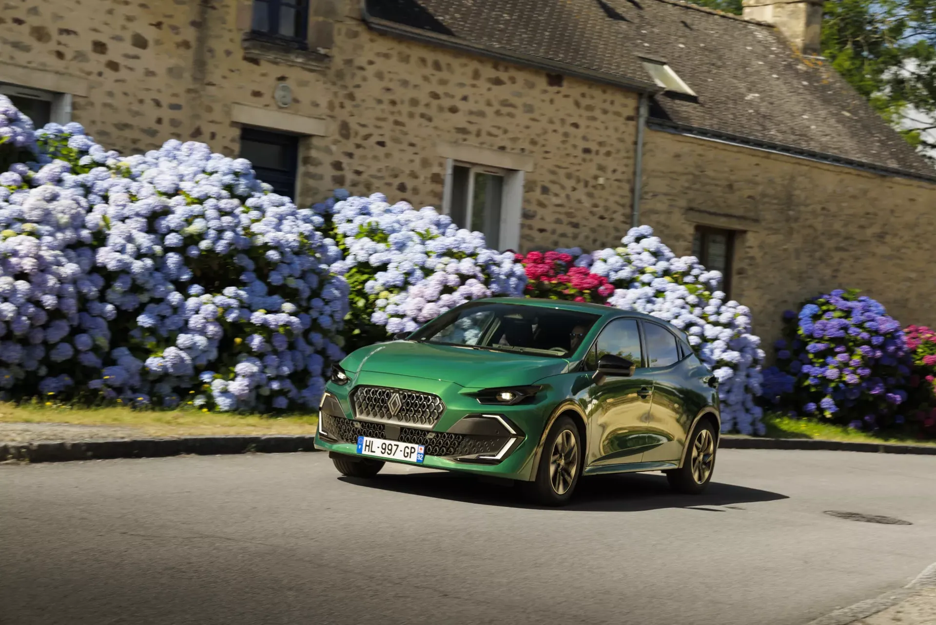 Renault Eco-G 120 — slajd graficzny z danymi technicznymi i tekstem promocyjnym