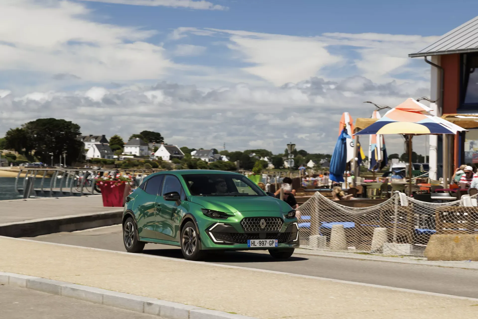 Renault Symbioz Eco-G 120 — tył, ujęcie 3/4
