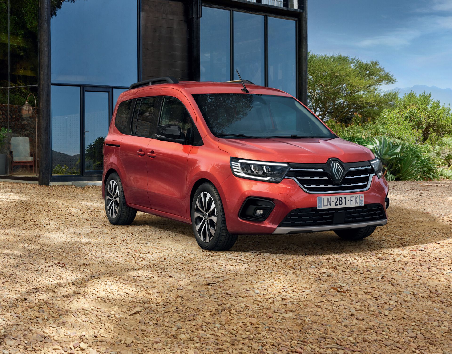 Renault Kangoo E-Tech — przód, czerwony