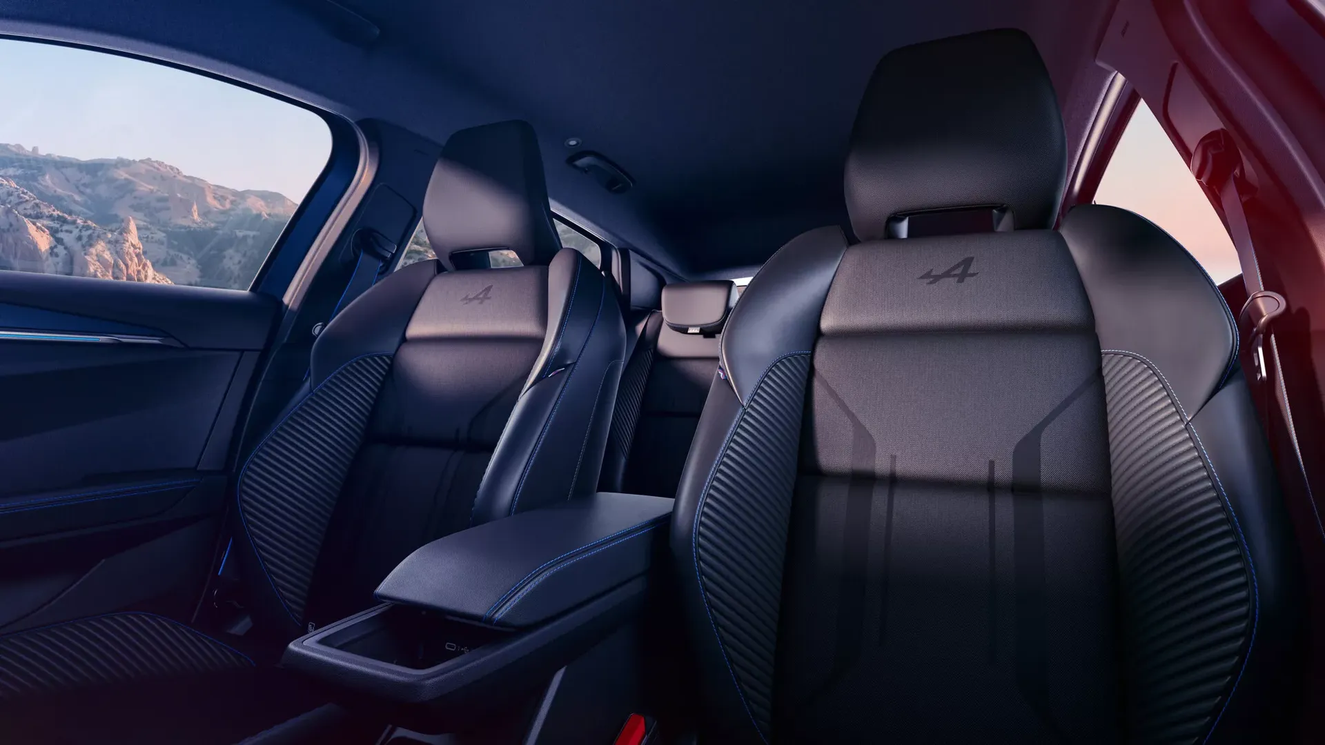 Renault Megane E-Tech Electric — wnętrze, tylna kanapa z tapicerką Alpine