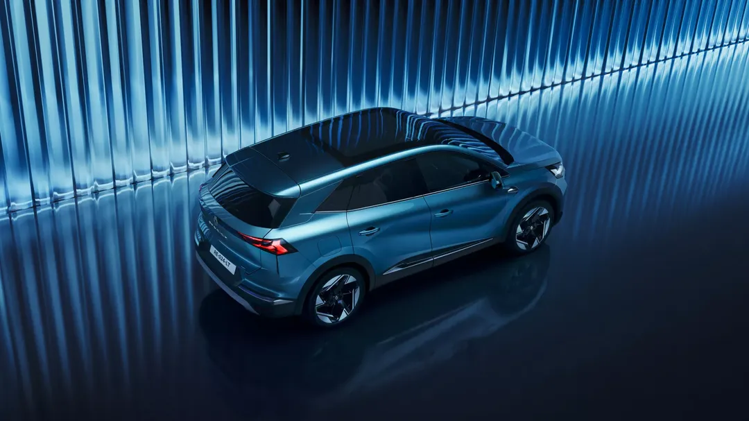Renault Symbioz — wnętrze, kanapa tylna i przestrzeń na nogi