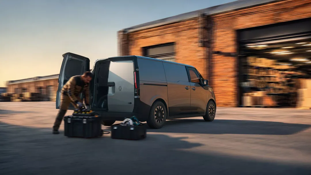 Renault Trafic Van E-Tech electric — tył, załadunek