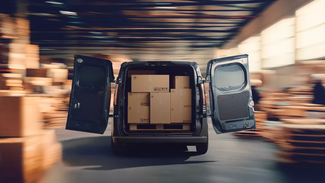 Renault Trafic Van E-Tech electric — tył, wnętrze