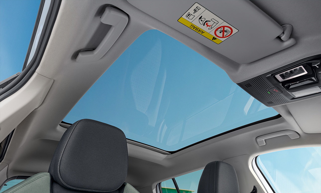 Škoda Epiq — panoramiczny szyberdach widziany od wewnątrz, przezroczyste szkło