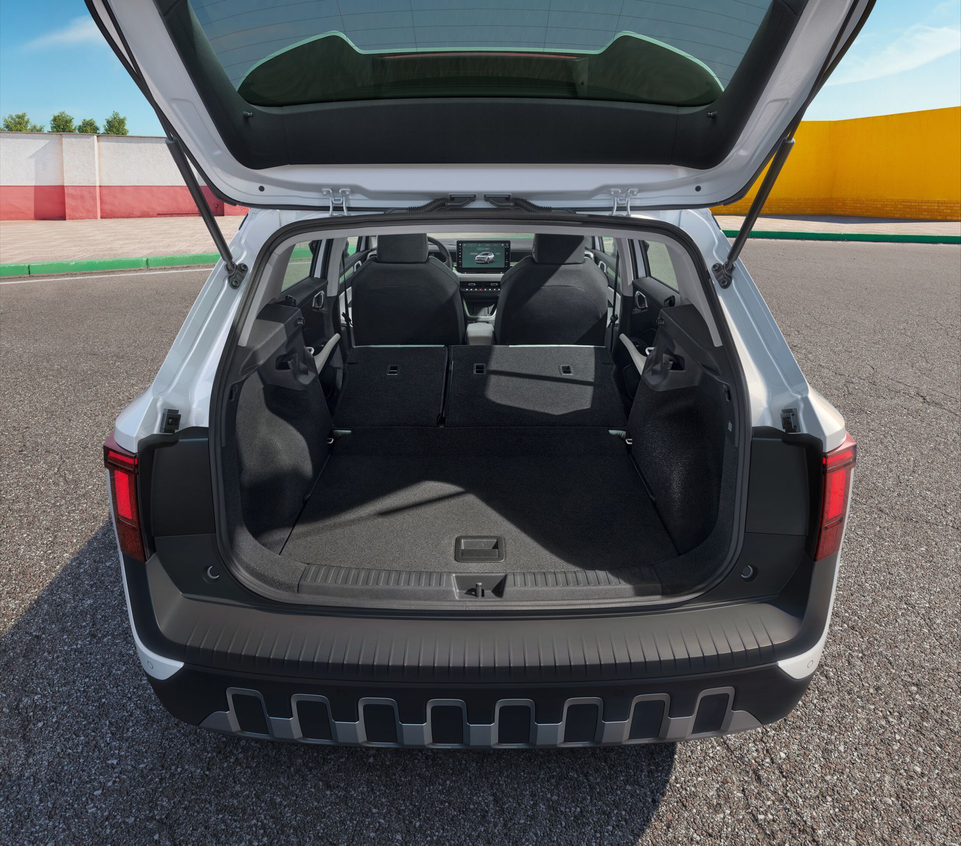 Škoda Epiq — otwarty bagażnik z rozłożonymi tylnymi siedzeniami
