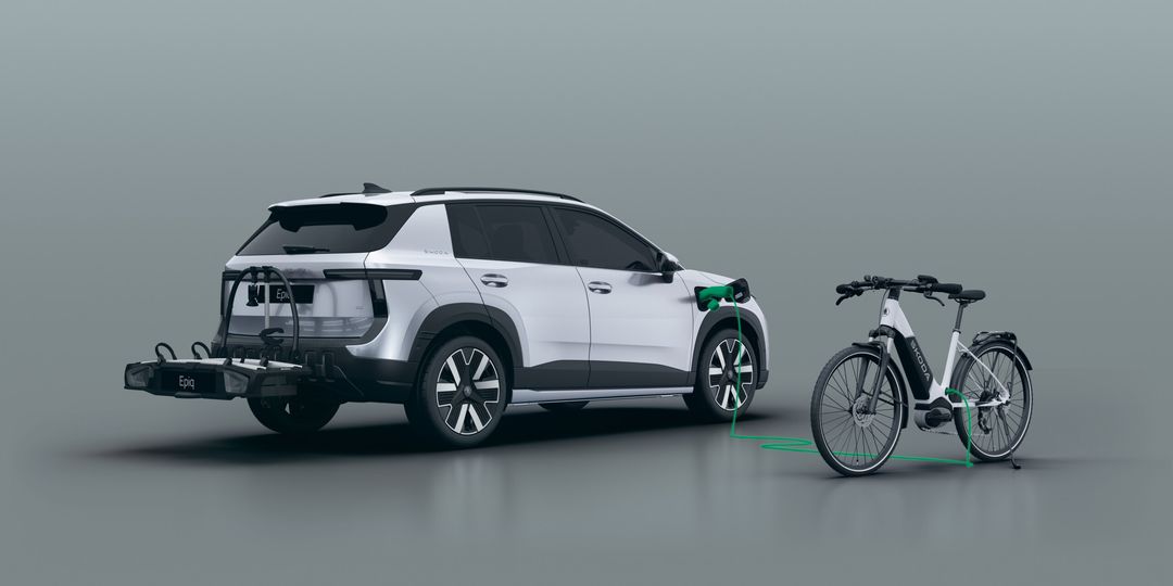 Škoda Epiq — tył pojazdu z bagażnikiem rowerowym na haku, wizualizacja studyjna